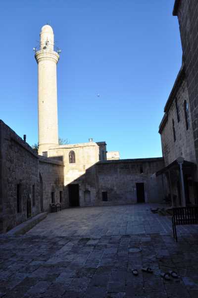 Melik Mahmut Camii Avlusu ve Minaresi, Fotoğraf: Baki ATEŞ