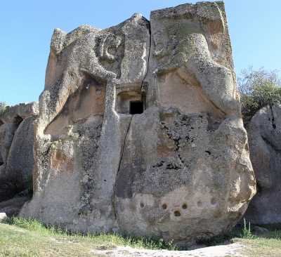Döğer Aslankaya Tapınağı