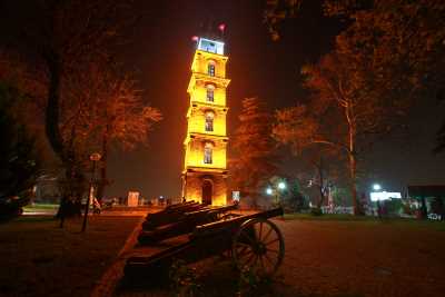 Saat Kulesi, Bursa Büyükşehir Belediyesi arşivinden alınmıştır.