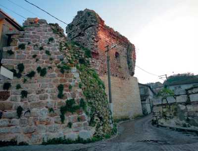Gölyazı İç Kale ve Kent Surları, Bursa Valiliği arşivinden 2012 yılında alınmıştır.