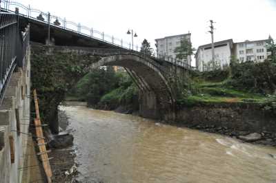 Kalkandere Merkez Köprüsü Kaynak: Rize İl Kültür ve Turizm Müdürlüğü Fotoğraf Arşivi