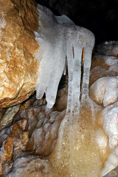 Buzluk Mağarası