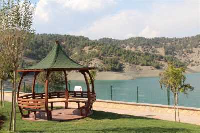 Menzelet Baraj Gölü Mesire Alanı
